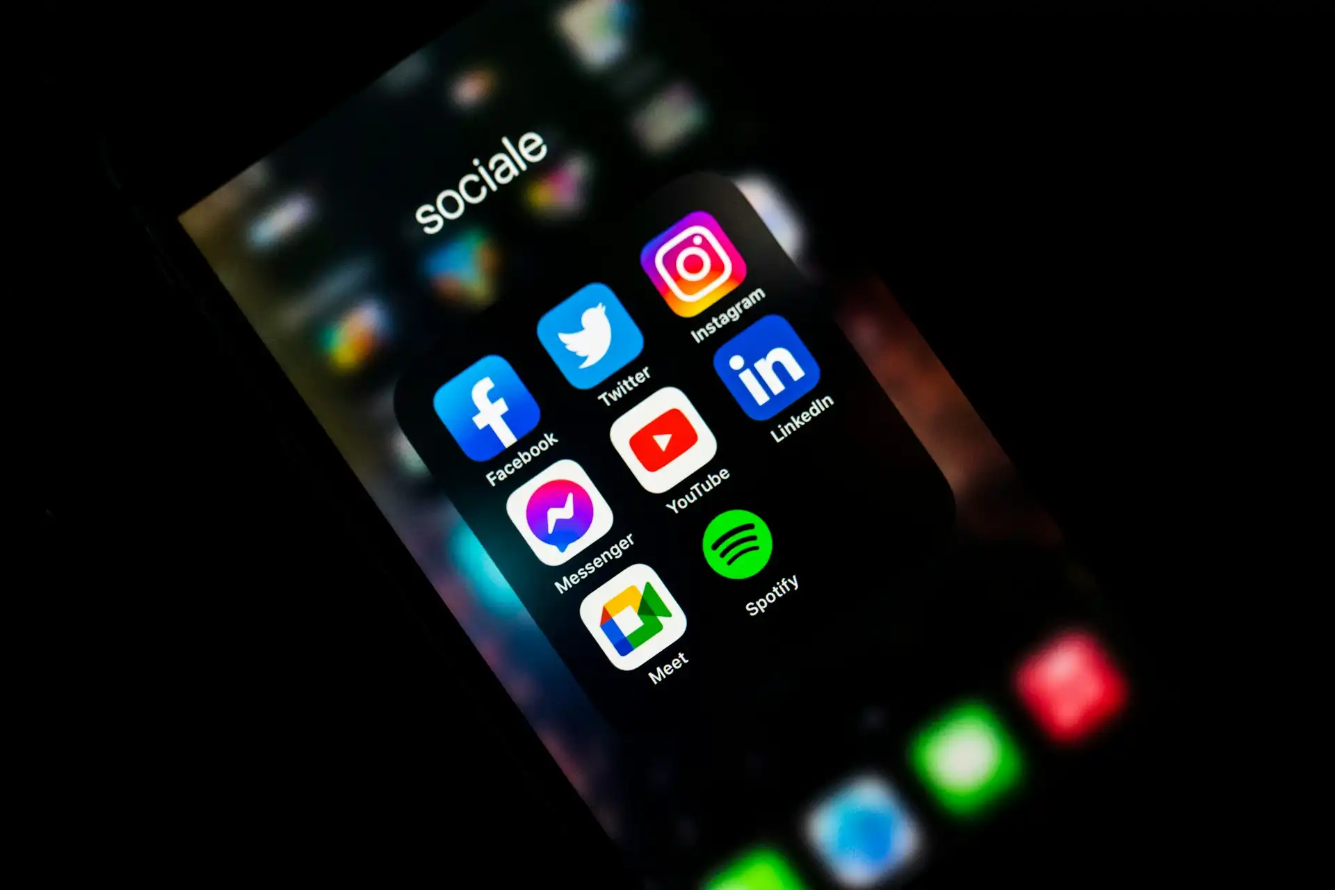 berbagai macam platform social media didalam folder aplikasi android